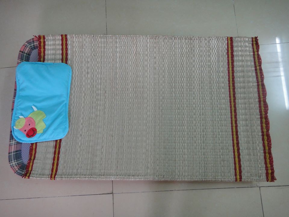 chiếu nằm cho trẻ sơ sinh