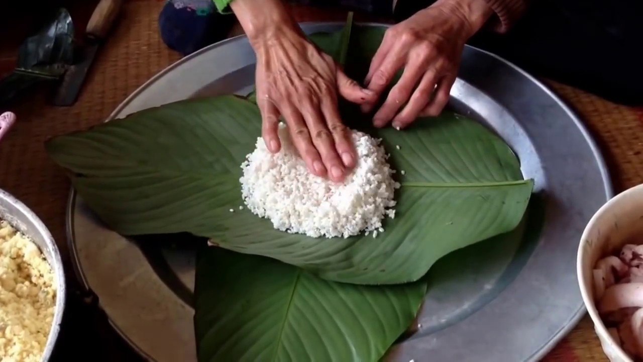 Cho một bát gạo vào giữa