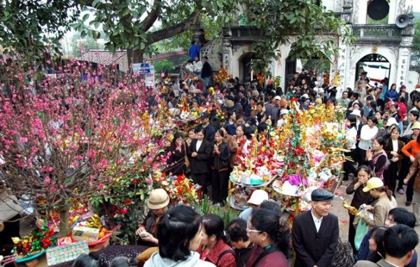 Đi chùa cầu may đầu năm